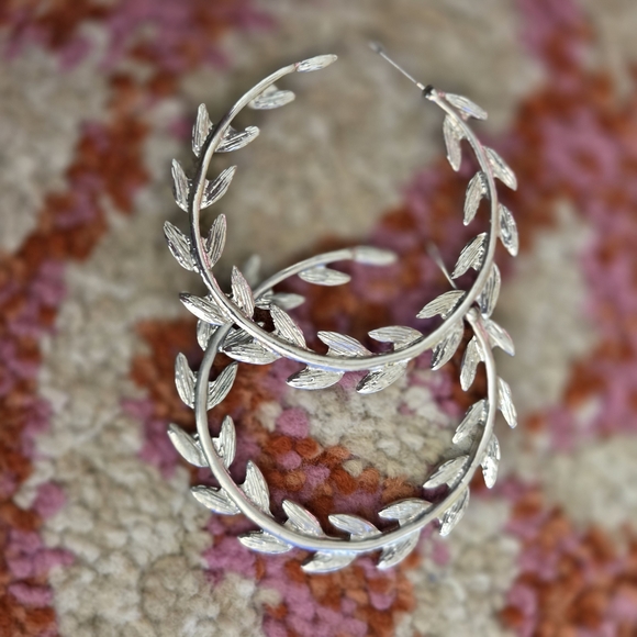 Mixed Jewelry Bag Of Earrings with Gold and Silver Tones - Picture 10 of 16